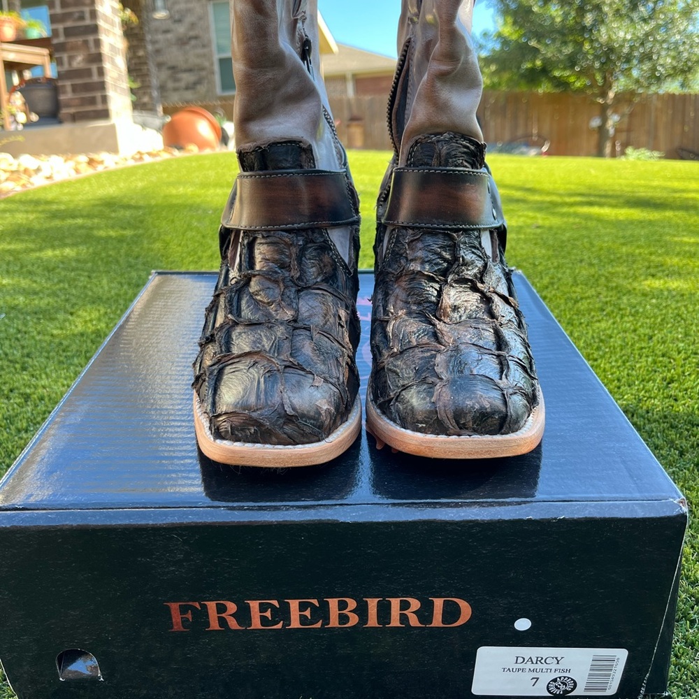 Freebird Taupe Darcy  Ankle Boots- new in box size 7